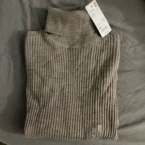 Uniqlo Turtleneck